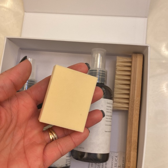 UGG Bailey Bow Size 6 - Picture 15 of 17